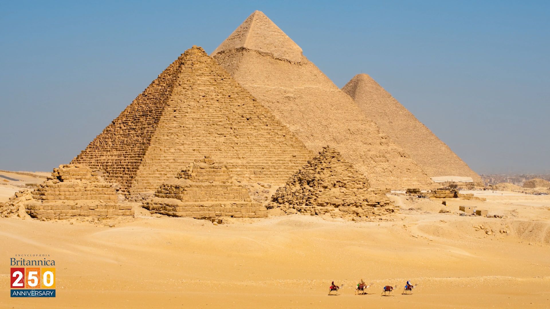 Porno sexual mostrando amiguinhas dividindo o mesmo homem em quanto elas fazem sexo - Exterior image of the Great Pyramid of Khufu.